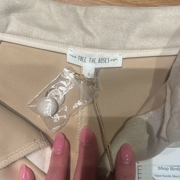NWT Feel the Roses Faux Suede Shorts - Picture 5 of 6